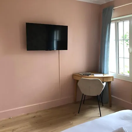 A Bed and Breakfast Laplume